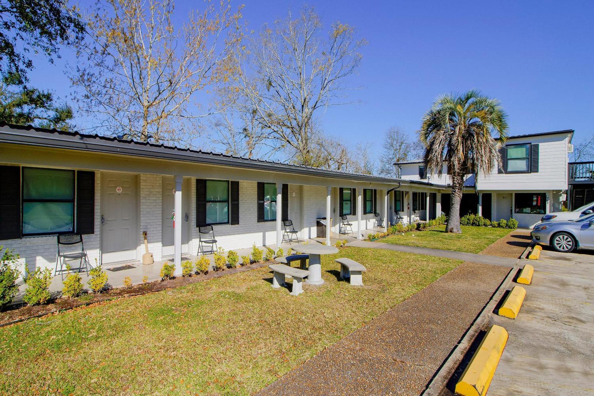 Oyo Hotel Sulphur La Hwy 90 West エクステリア 写真